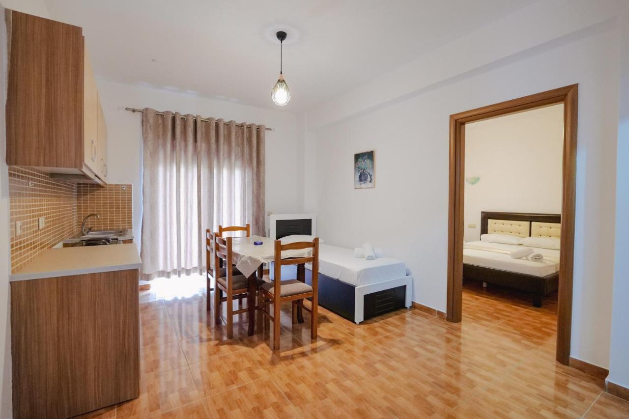 Apartments & Hotel Eleanna Саранда Экстерьер фото
