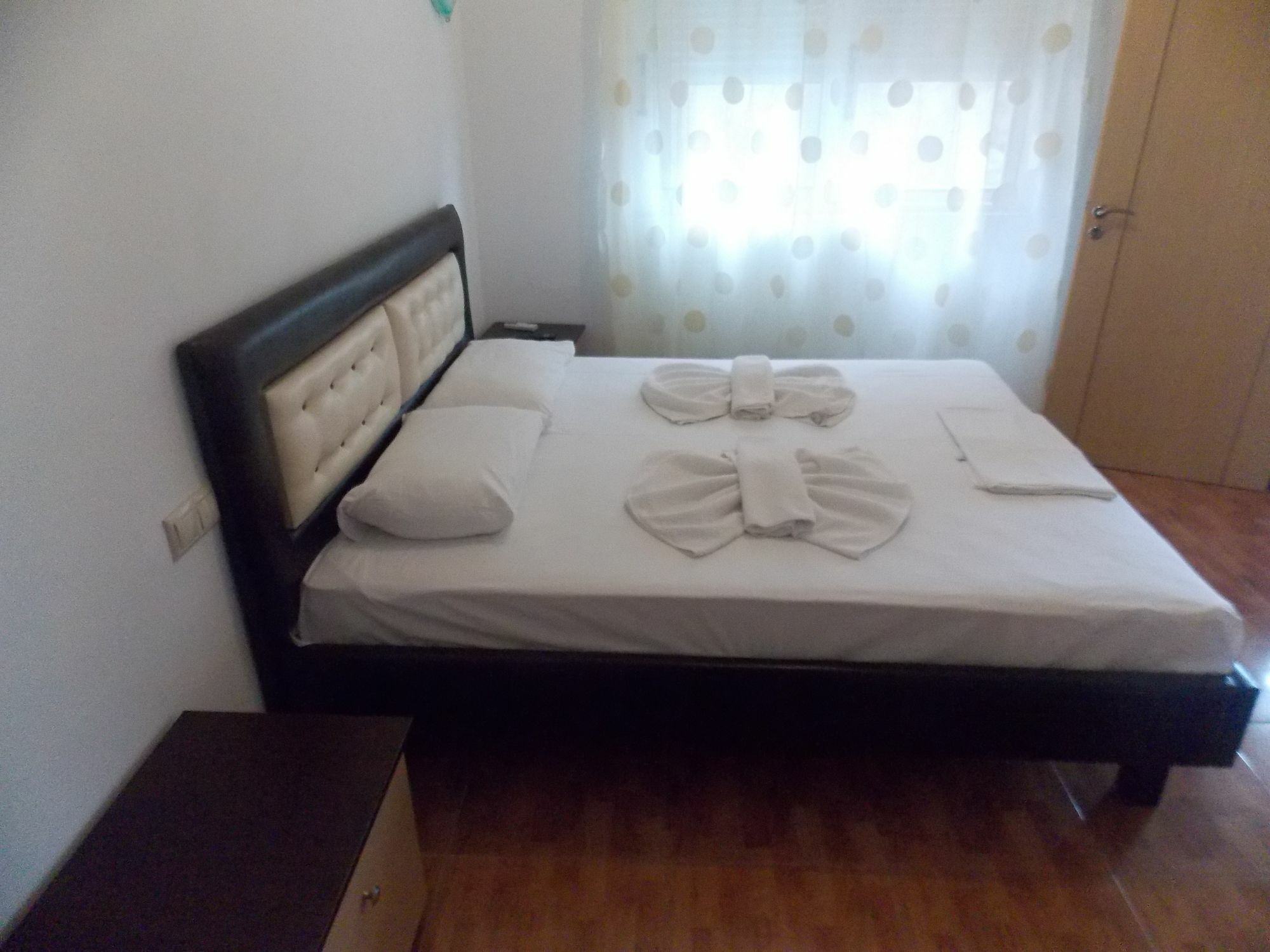 Apartments & Hotel Eleanna Саранда Экстерьер фото